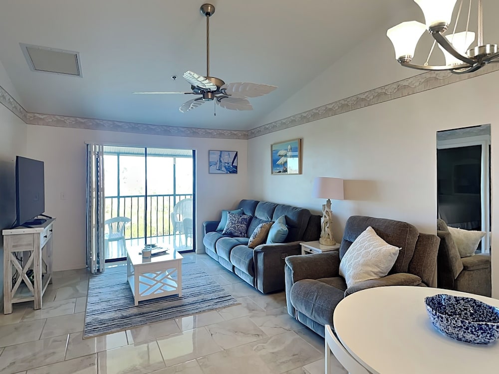 Admirals Bay 255 by Distinctive Beach Rentals