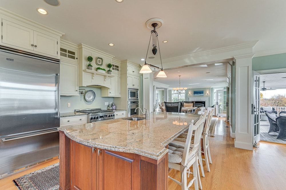 Groton Home < 1 Mi to Beach on Long Island Sound!