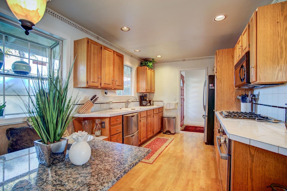 4 Br Waterfront , Private Beach 4 Bedroom Home by RedAwning
