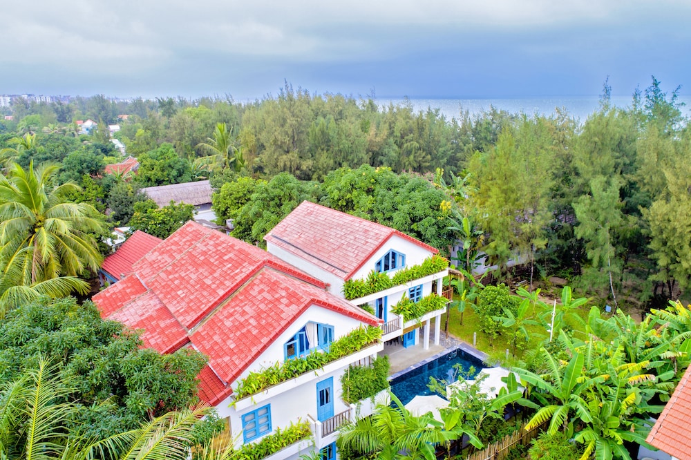 Life Beach Villa