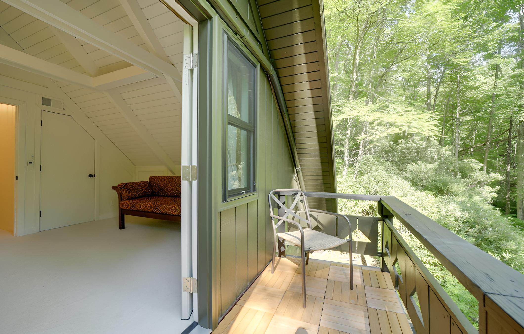 Sapphire Treehouse Cabin w/ Views, Deck, Fireplace view 5