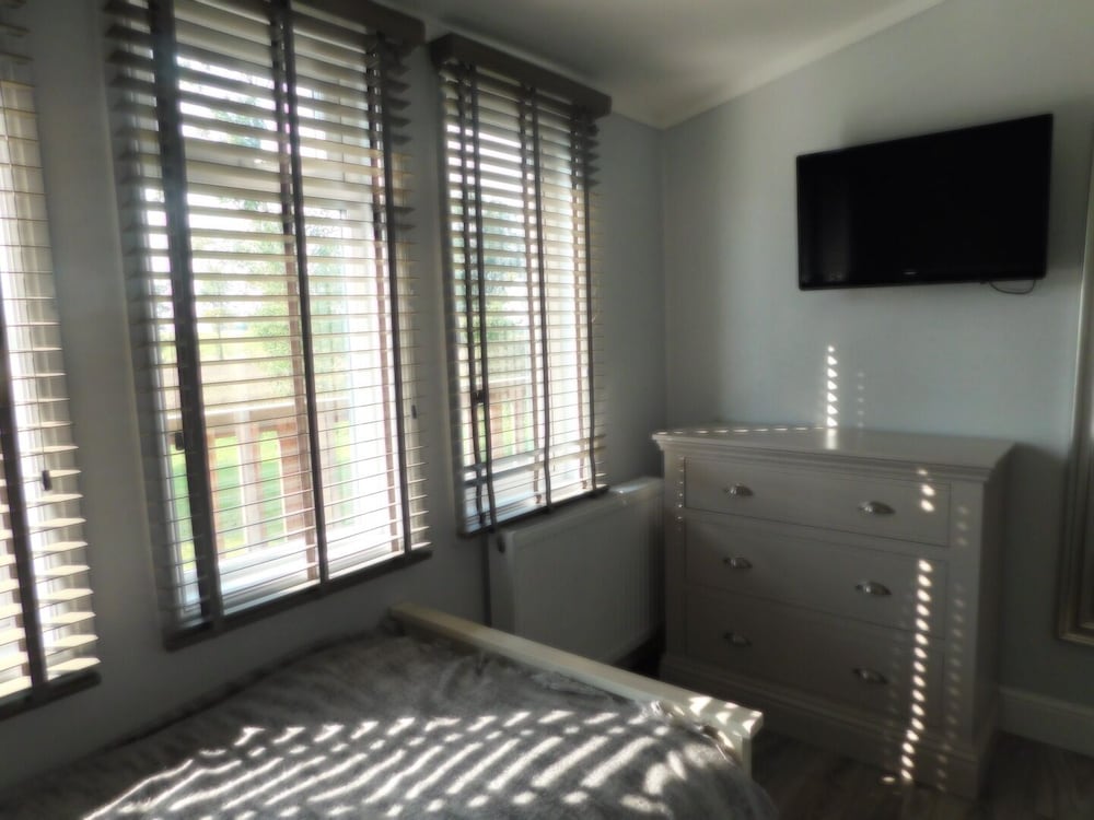 Spacious 2-bed Lodge in Bury Saint Edmunds view 4
