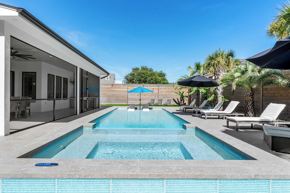 30A Happy by the Sea by Avantstay Pool, Golf Cart, Bikes