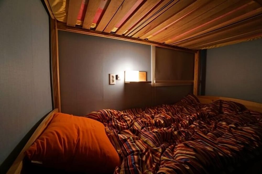 710 Guest house Yellow