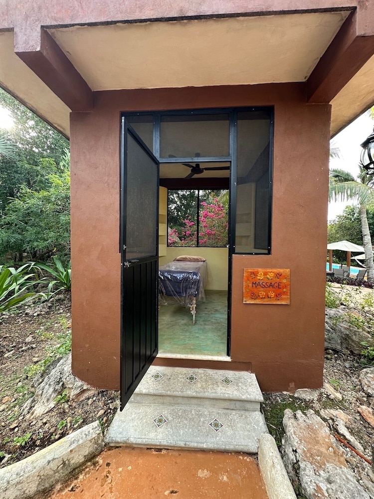 The Pickled Onion B&B and Restaurant Uxmal