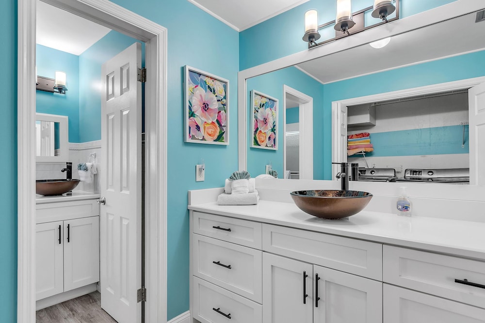 Bates Avenue House