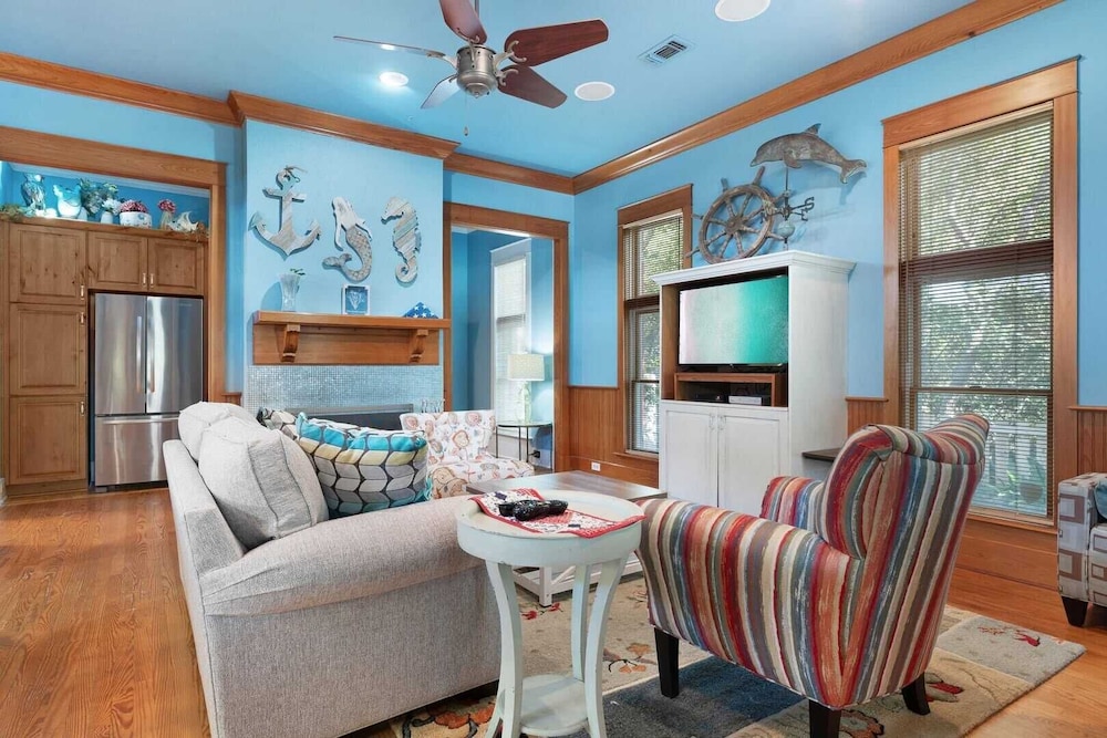 30A Grayt'n Greatful by Avantstay Charming Home+cottage, Walk to Western Lake