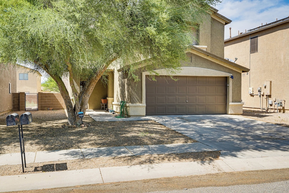 Cozy Tucson Getaway w/ Hot Tub: 4 Mi to Casino