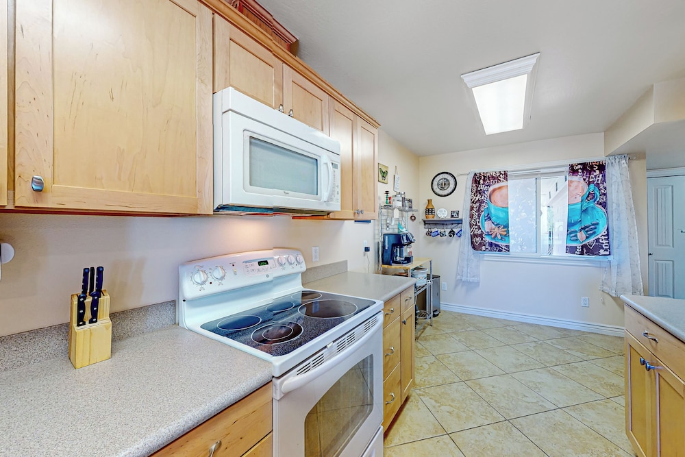 Waterfront Condo W & Dock Access