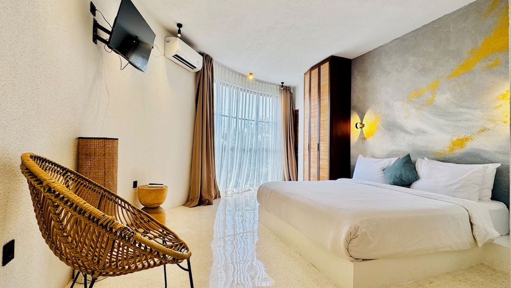 Hillstone Luxury Village