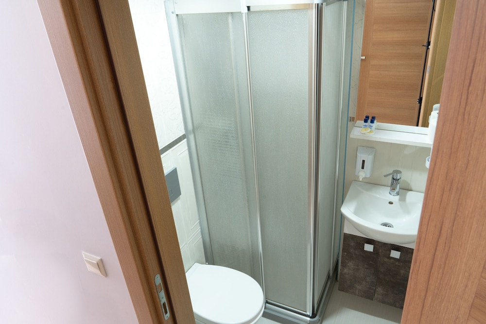 Loss Hotel - Image 51