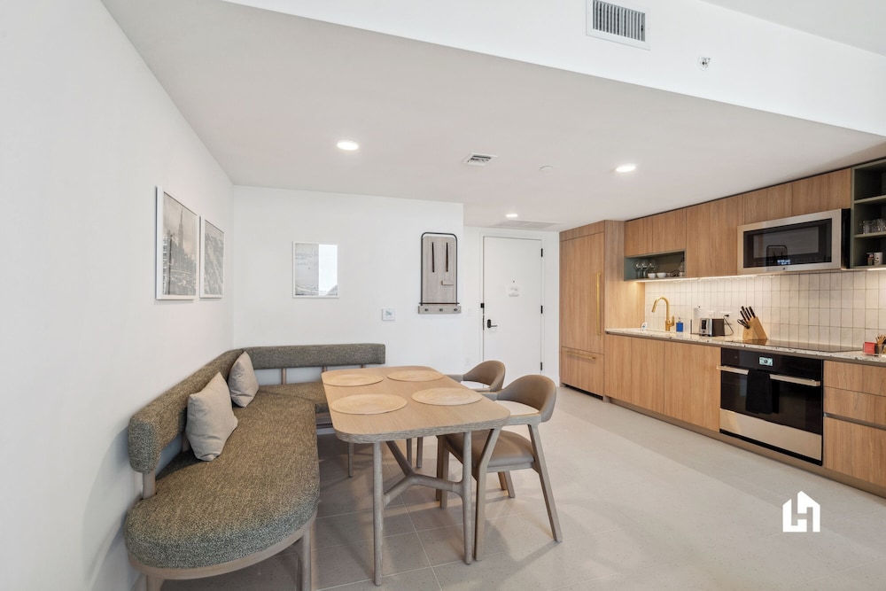 Stylish Apartments with Partial Ocean Views in Downtown