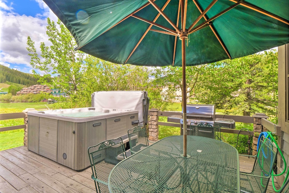 Walk to Ski Lift: Copper Mountain Home w/ Hot Tub view 3