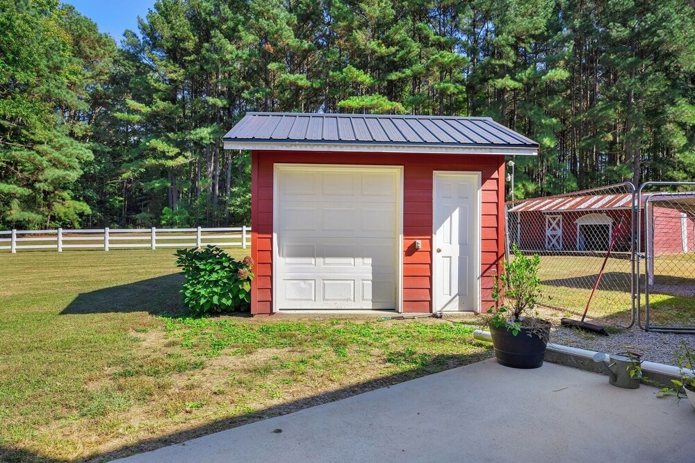 Pet-friendly 3BR Lake House Firepit + Pier