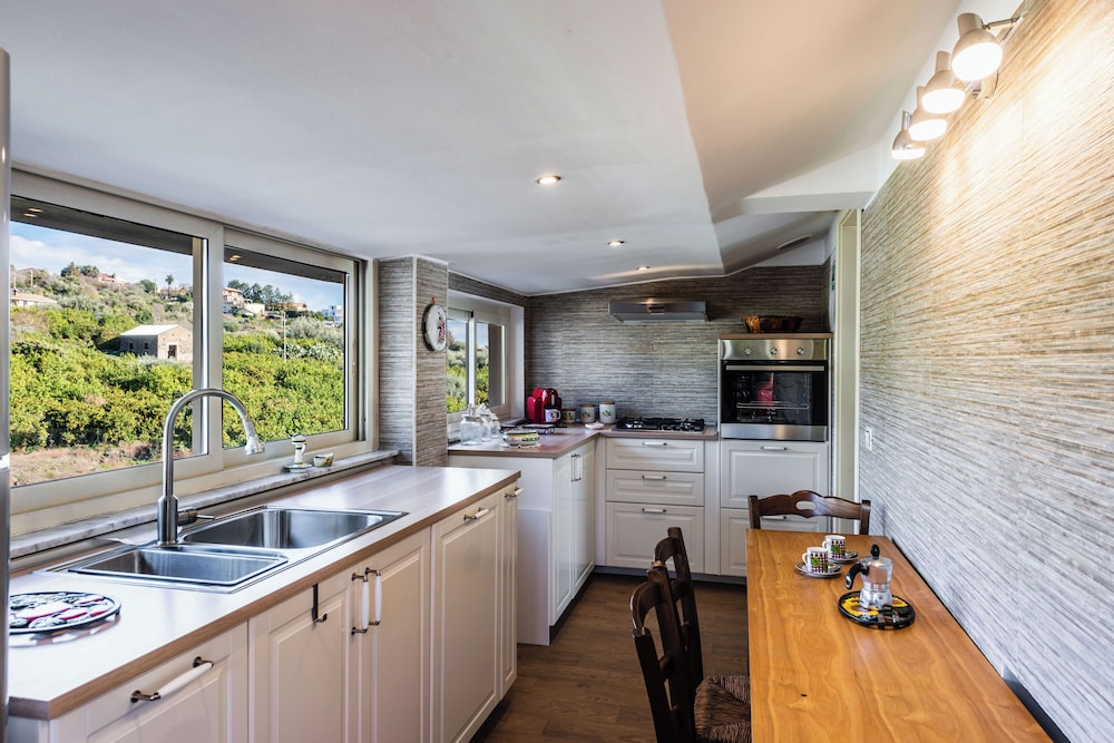 Golden Park Apartment with Terrace