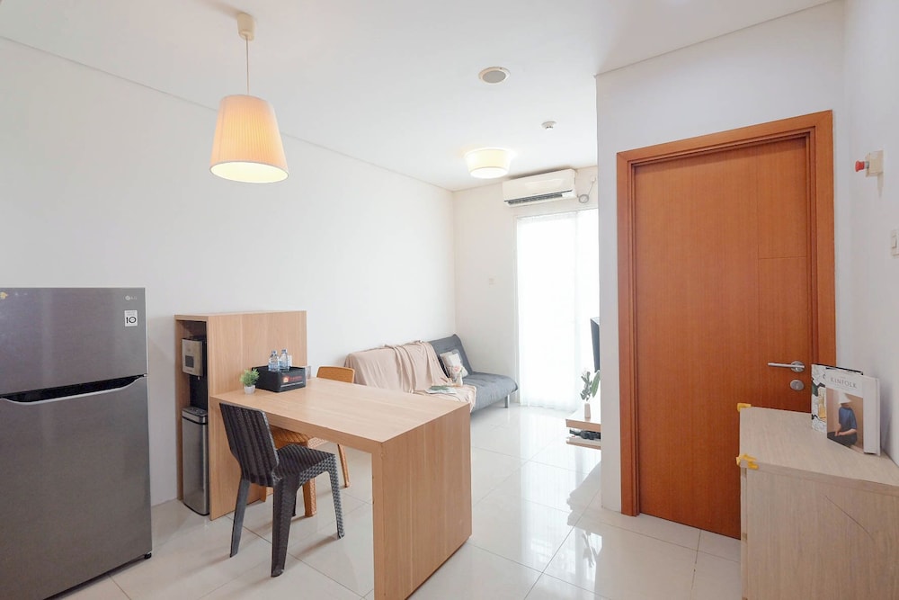 Good Location 2Br Apartment At Woodland Park Residence