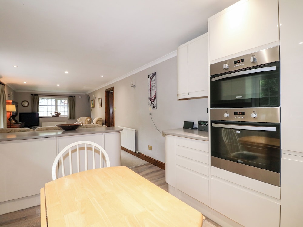 Miswells Cottages - Lake View