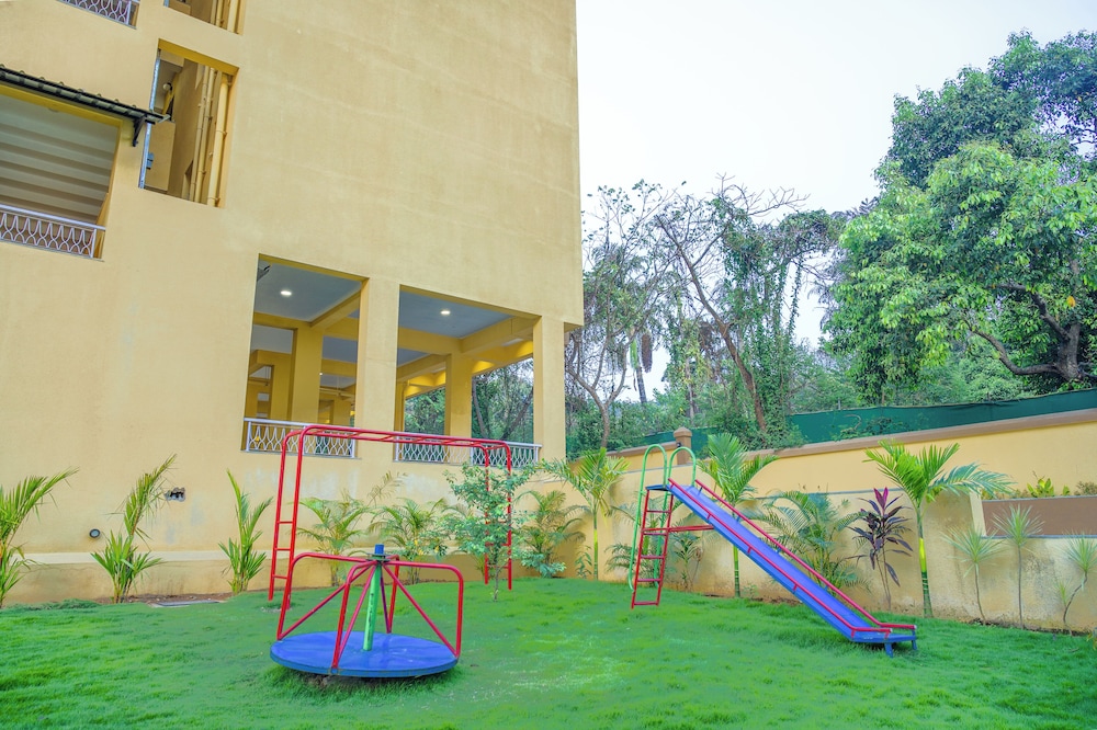 Alaya Stays Veera Marina 3 BHK Apartment
