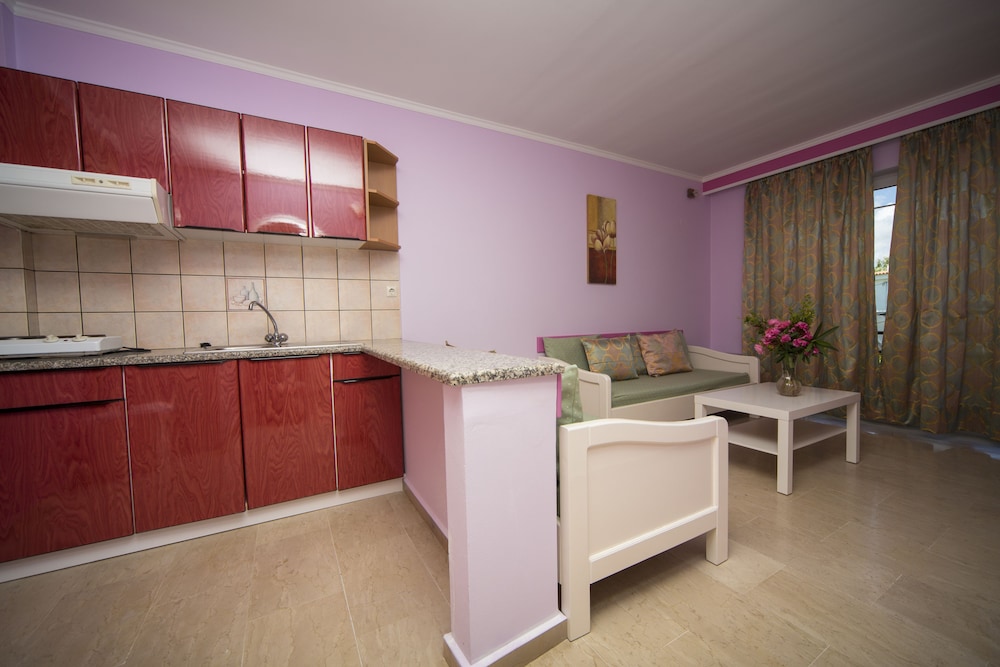 Mathraki Resort