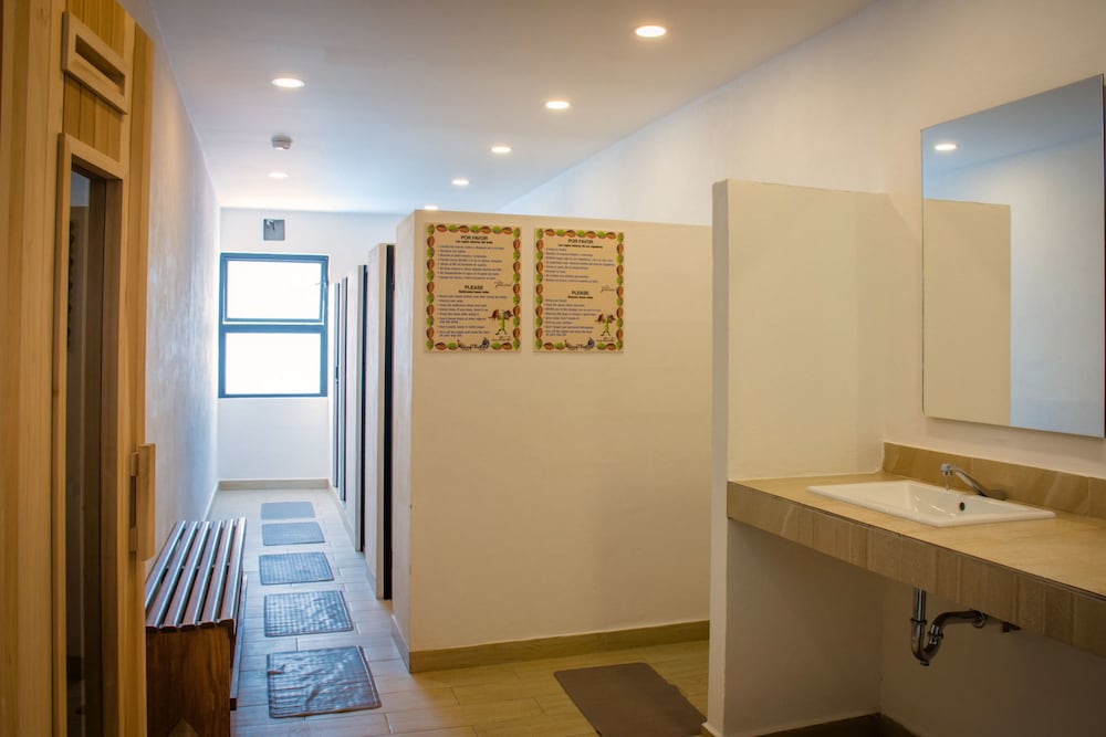 Nomads Party Hotel & Hostel