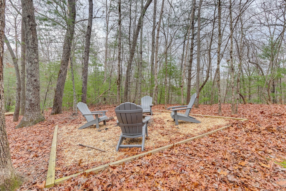 9 Mi to Dtwn Blue Ridge: Cabin w/ Deck & Grill!