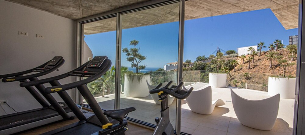 Apartment Sleeps 4 With Gym & Spa