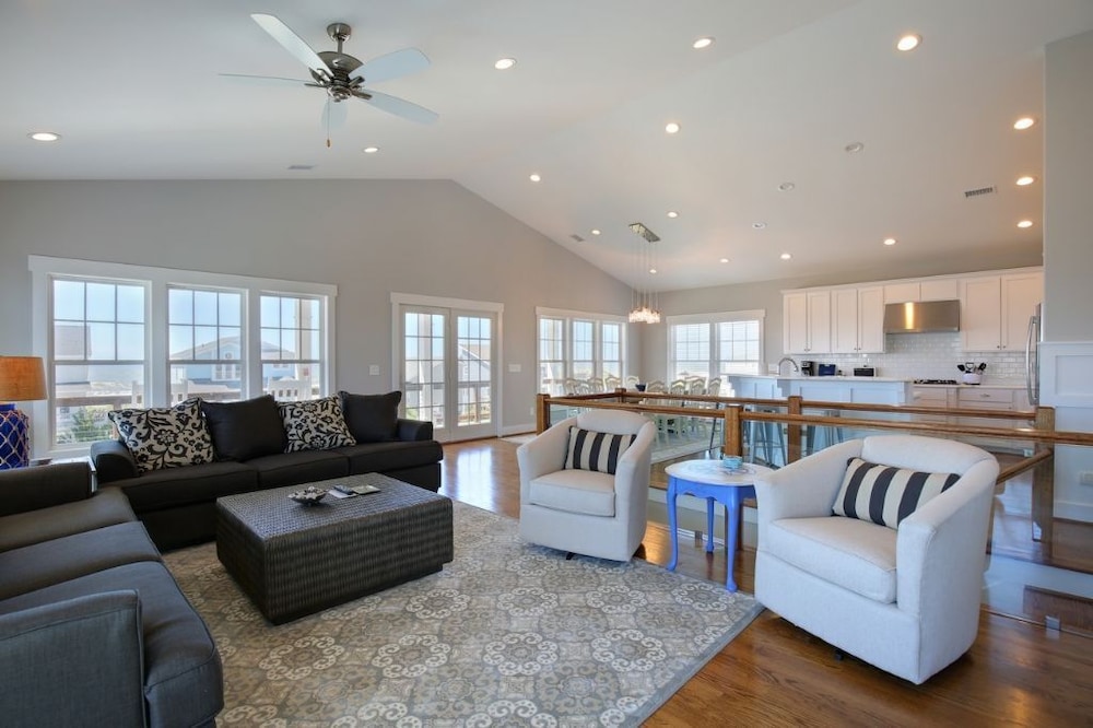 Absolute Paradise 5 Bedroom Home by RedAwning