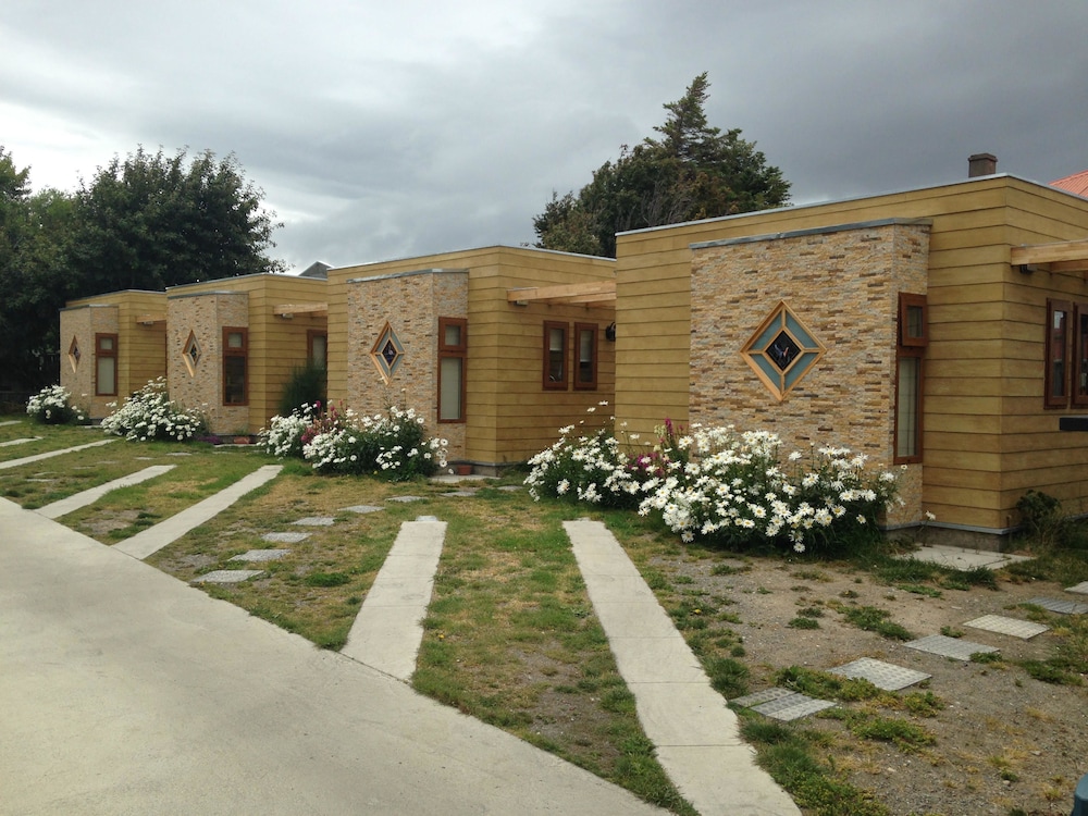 Hotel Cabañas Shenu Patagonia - Image 1
