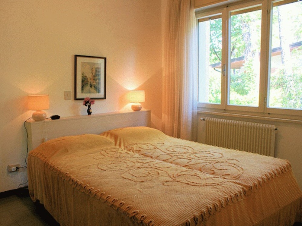 Pretty Duplex for 5 Guests in an Oasis of Greenery in Lignano Riviera