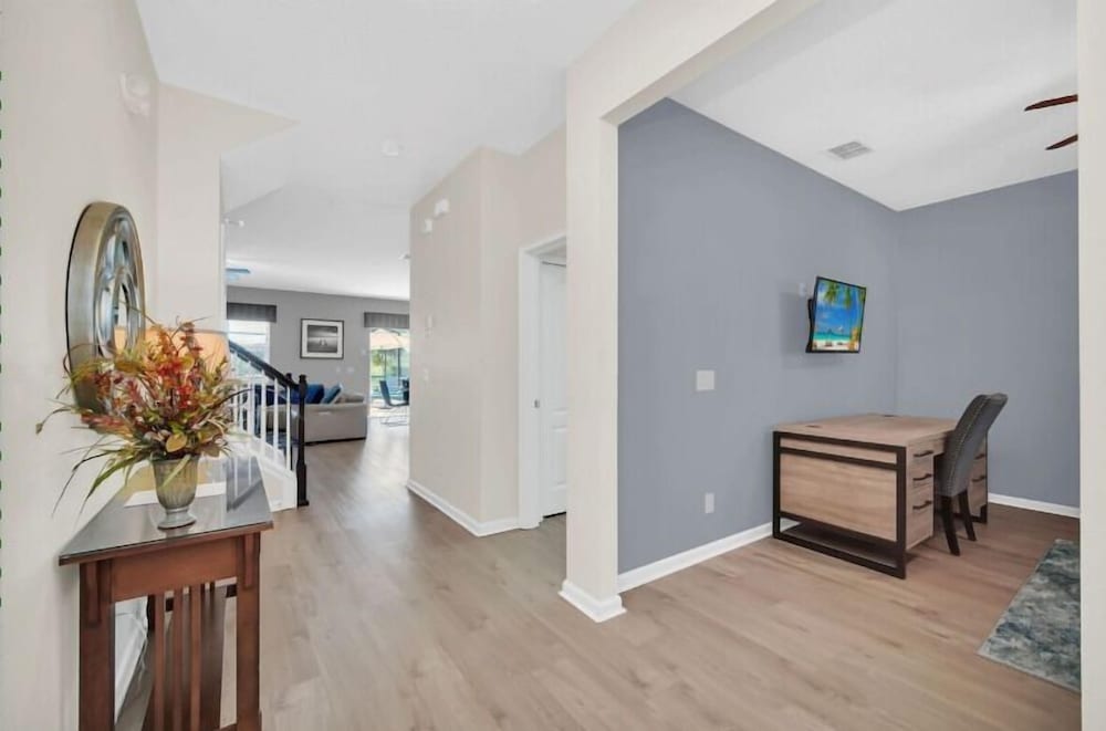 Stunner 6Br W/ South Pool, Lake View & Near Golf