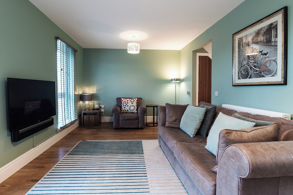 3br-sleeps6-parking-garden-citycentre