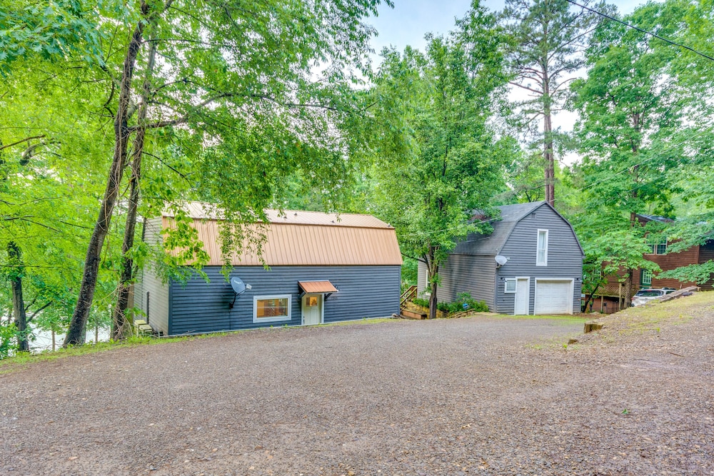 Scranton Vacations - Lakefront Arkansas Abode - Deck, Grill Fire Pit - Property Image 2