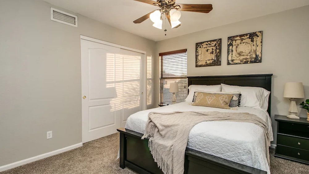 Massive 5 Bdrm Getaway W/pool, Hot Tub, Game Room!