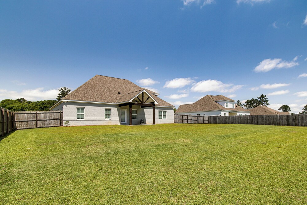 4 Mi to Dtwn: Stylish Home w/ Large Yard in Dothan