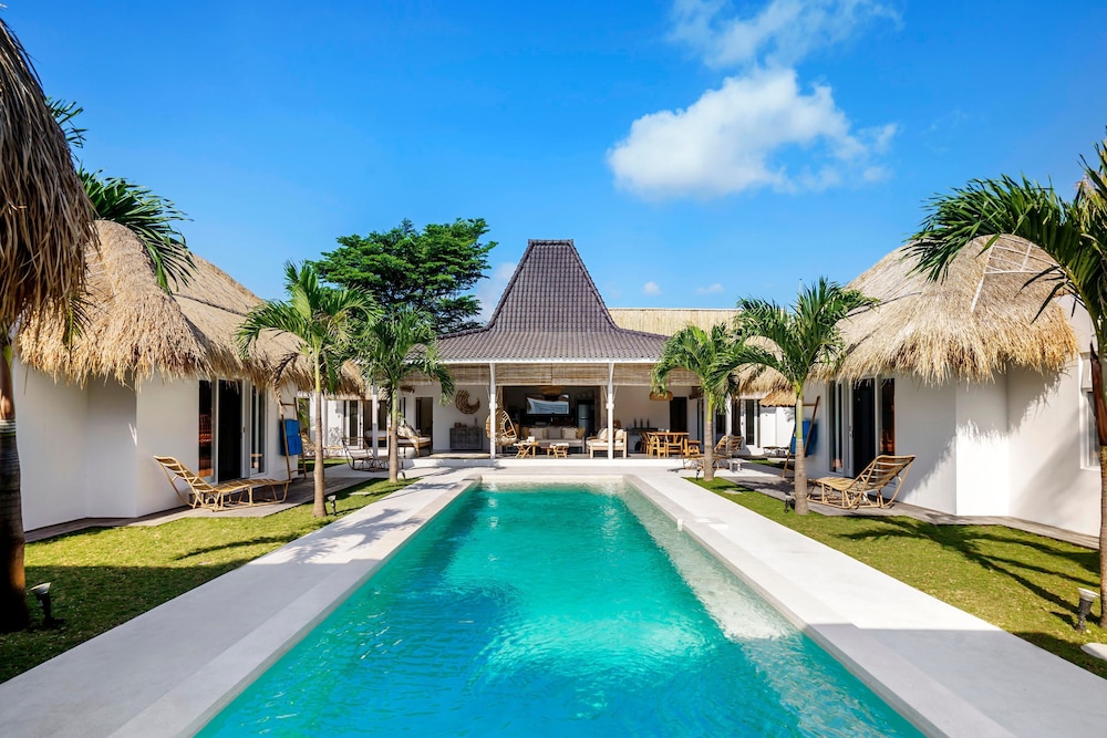Villa Surga Blue by Alfred in Bali - Brand New 5 BR Pool Villa in the of Seminyak