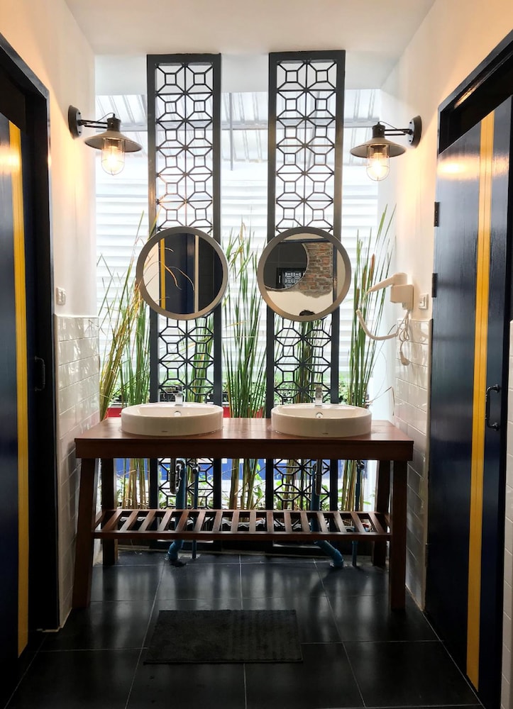 Spinomad Hostel