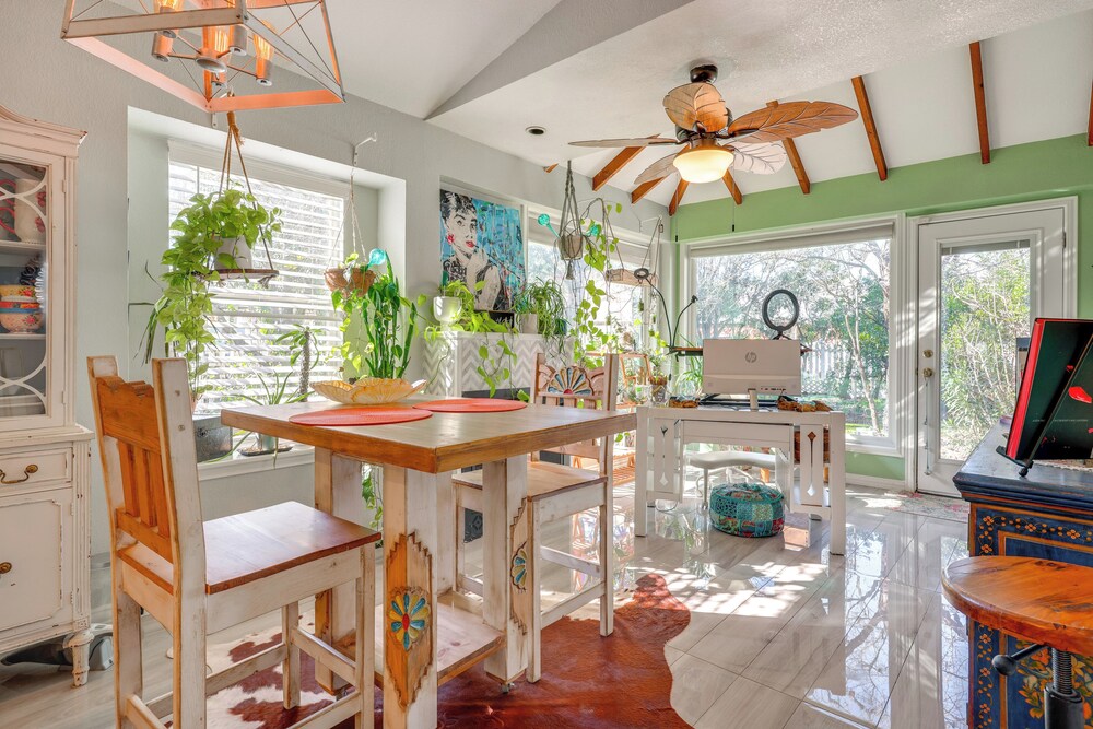 Dog-friendly Retreat w/ Yard, 22 Mi to Dtwn Austin