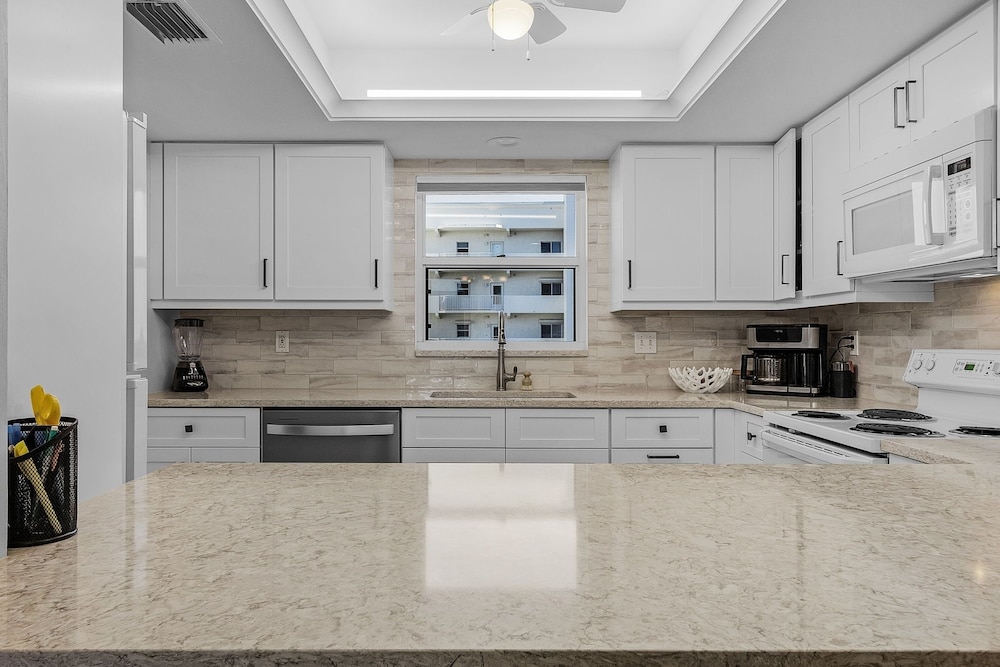 Casa Marina 432 Newly Remodeled, Water View 2 Bedroom Condo