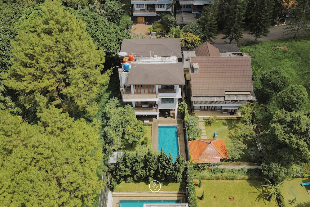 BreezeBlows City View 5BR with Pool + Familly Room
