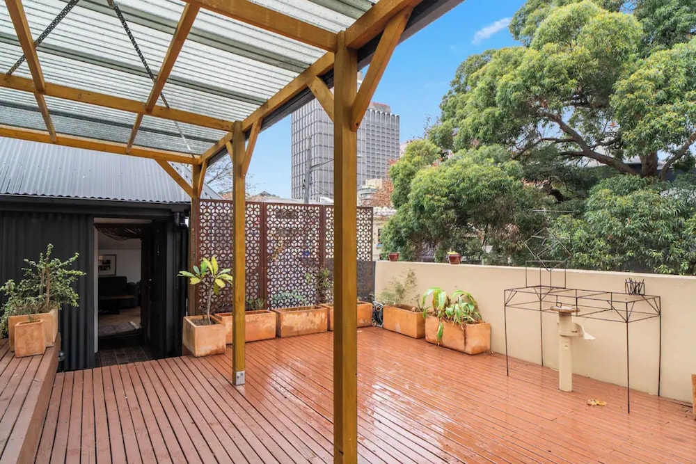 Cozy Apartment w/ Terrace Close to City Center