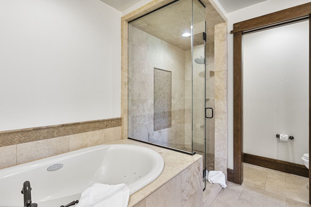 Arrowleaf Lodge at Deer Valley Resort - Two Bedroom Residence #405 2 Condo