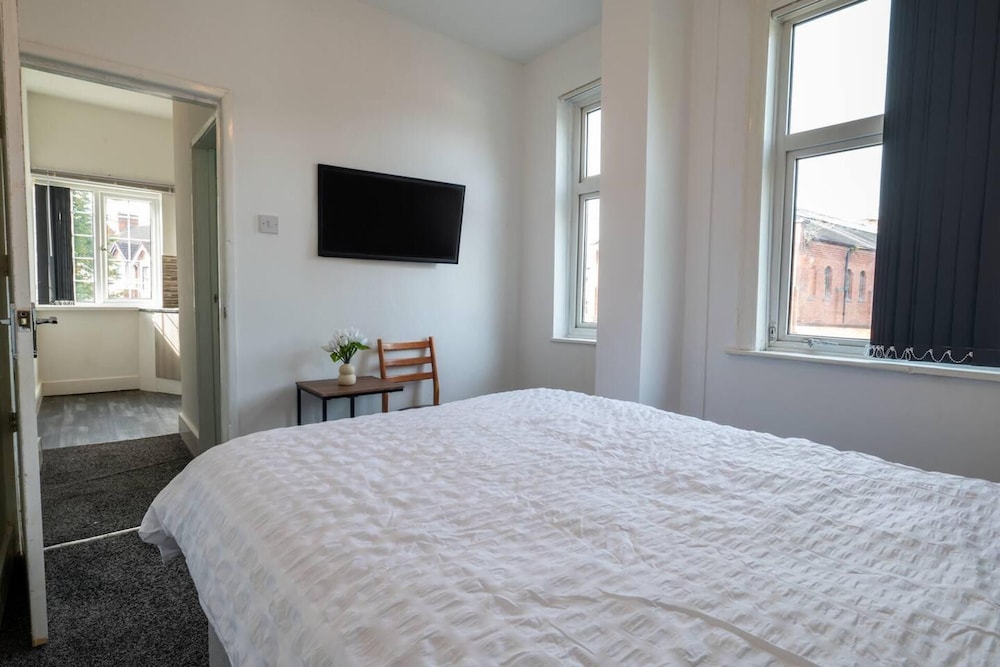 Impeccable Flat 1-bed Studio12 in Coventry view 2