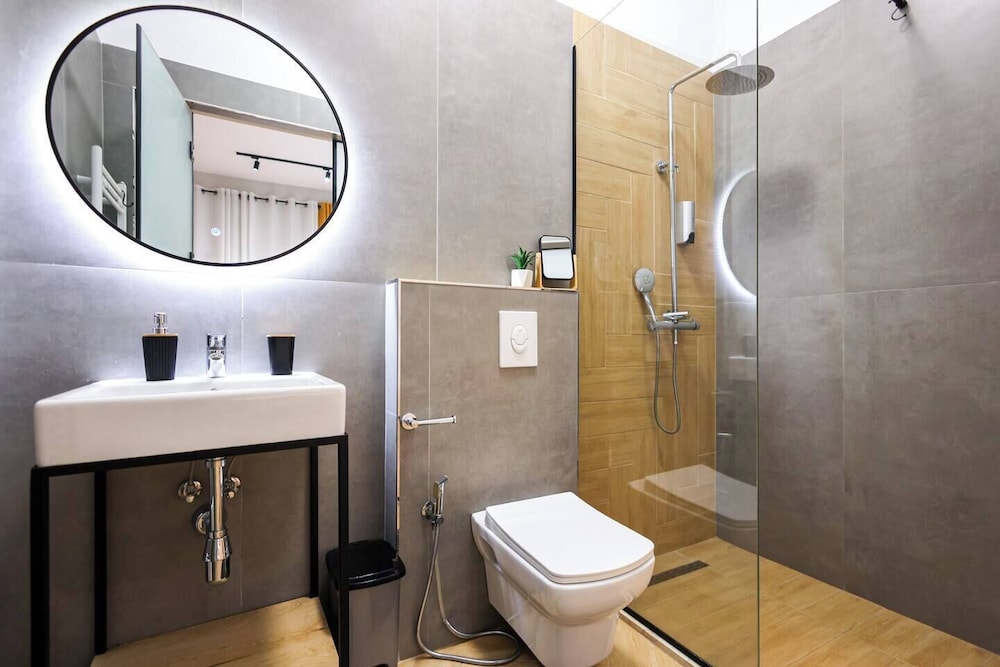 Grandstay Central 104