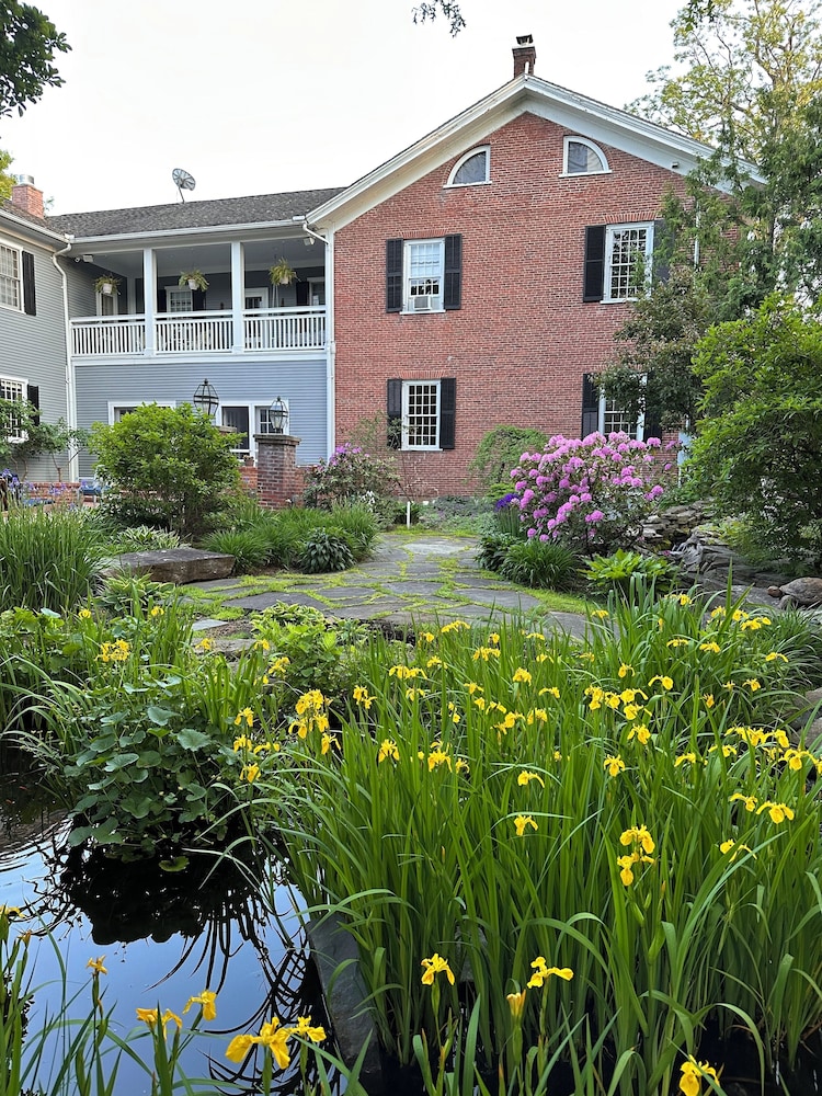 The Ellis Inn