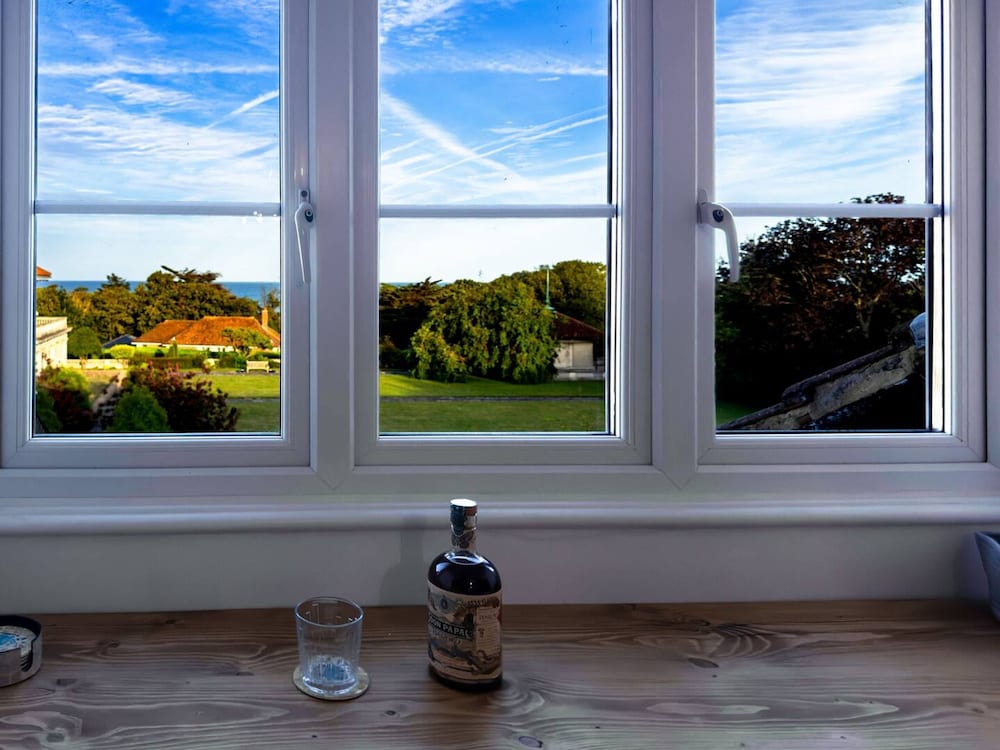 Elegant 2BR Broadstairs Coastal Escape by Adliv