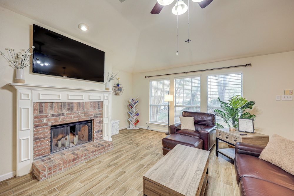 14 Mi to Dtwn San Antonio: Home w/ Pool & Yard