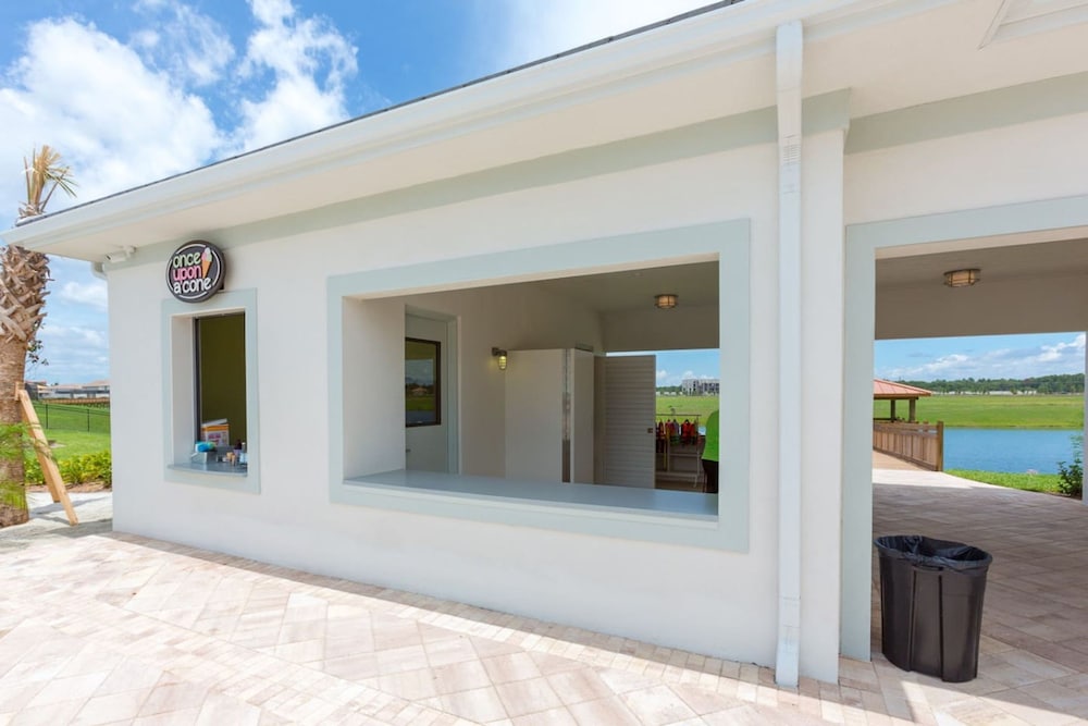 Amazing 4bdr Near Parks w Pool