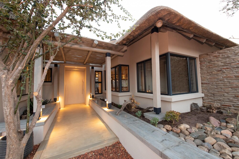 Villa Appelblaar Luxury 4 Bedroom Villa Home in the South African Bush view 4