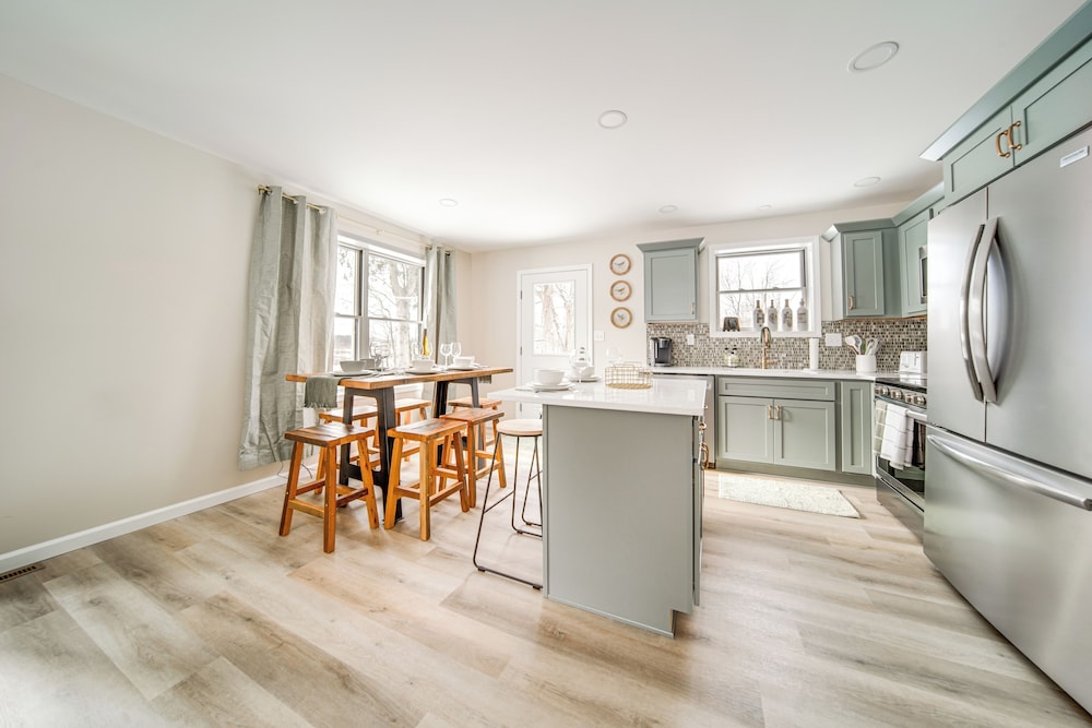 Walk to Lake: Pet-friendly Cottage in Jamestown!