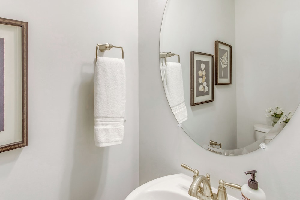 Pool + Shuttle to Ocean! North Myrtle Beach Escape